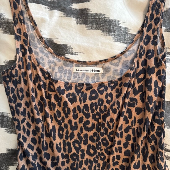 Reformation Mary dress in medium leopard print, has pockets - Picture 4 of 5